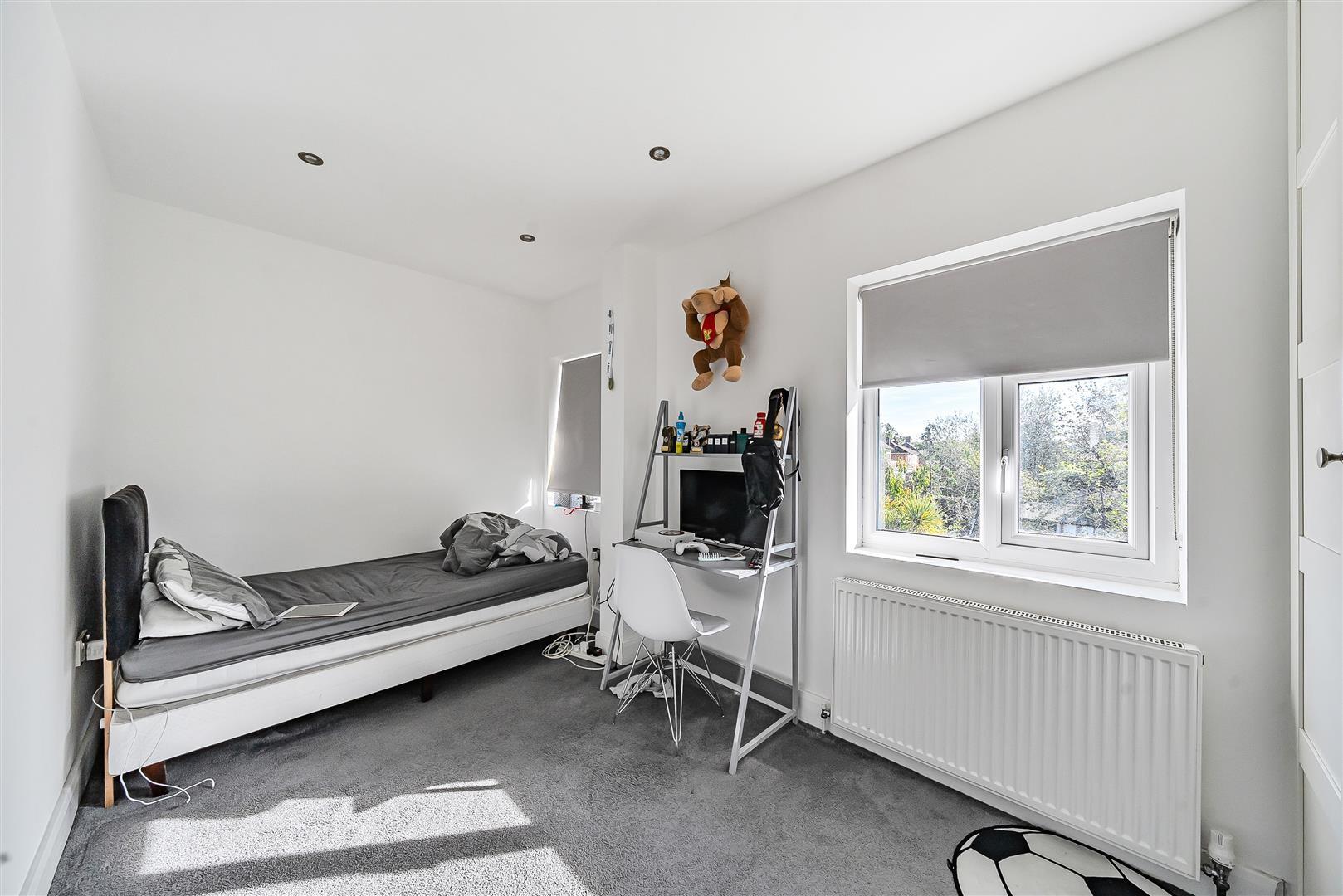 Edgwarebury Lane, Edgware